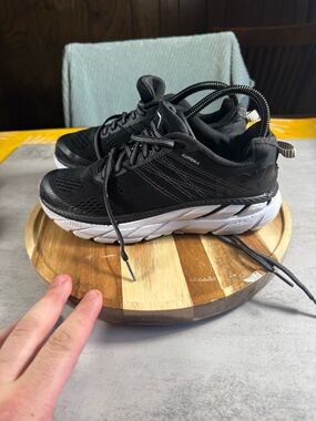 Hoka One One Clifton 8 Womens Size  7  Black White Trail Running Shoes